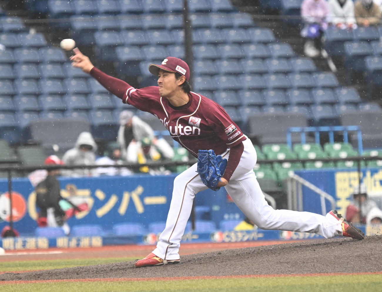ロッテ戦に先発した楽天岸（撮影・千葉一成）