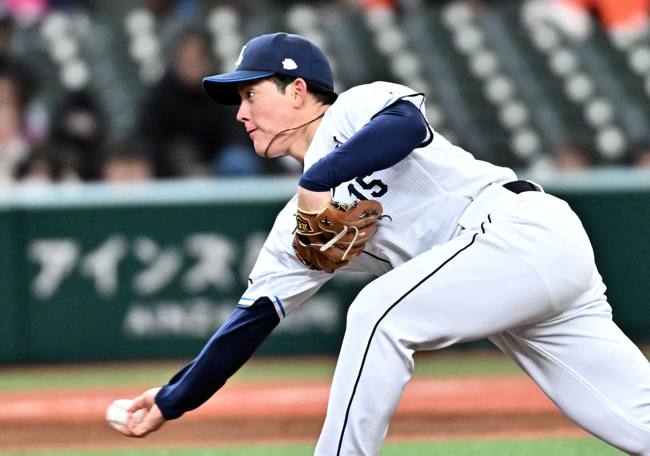 西武対広島　西武先発の与座（撮影・滝沢徹郎）