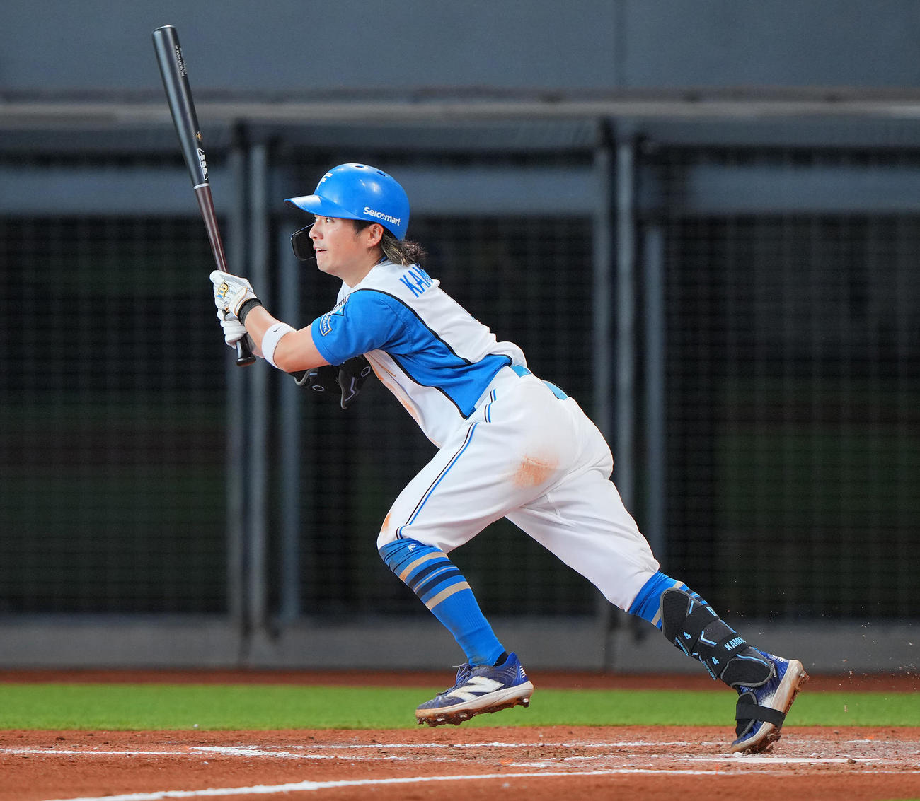 日本ハム対巨人　3回裏日本ハム2死一、二塁、適時二塁打を放つ上川畑（撮影・垰建太）