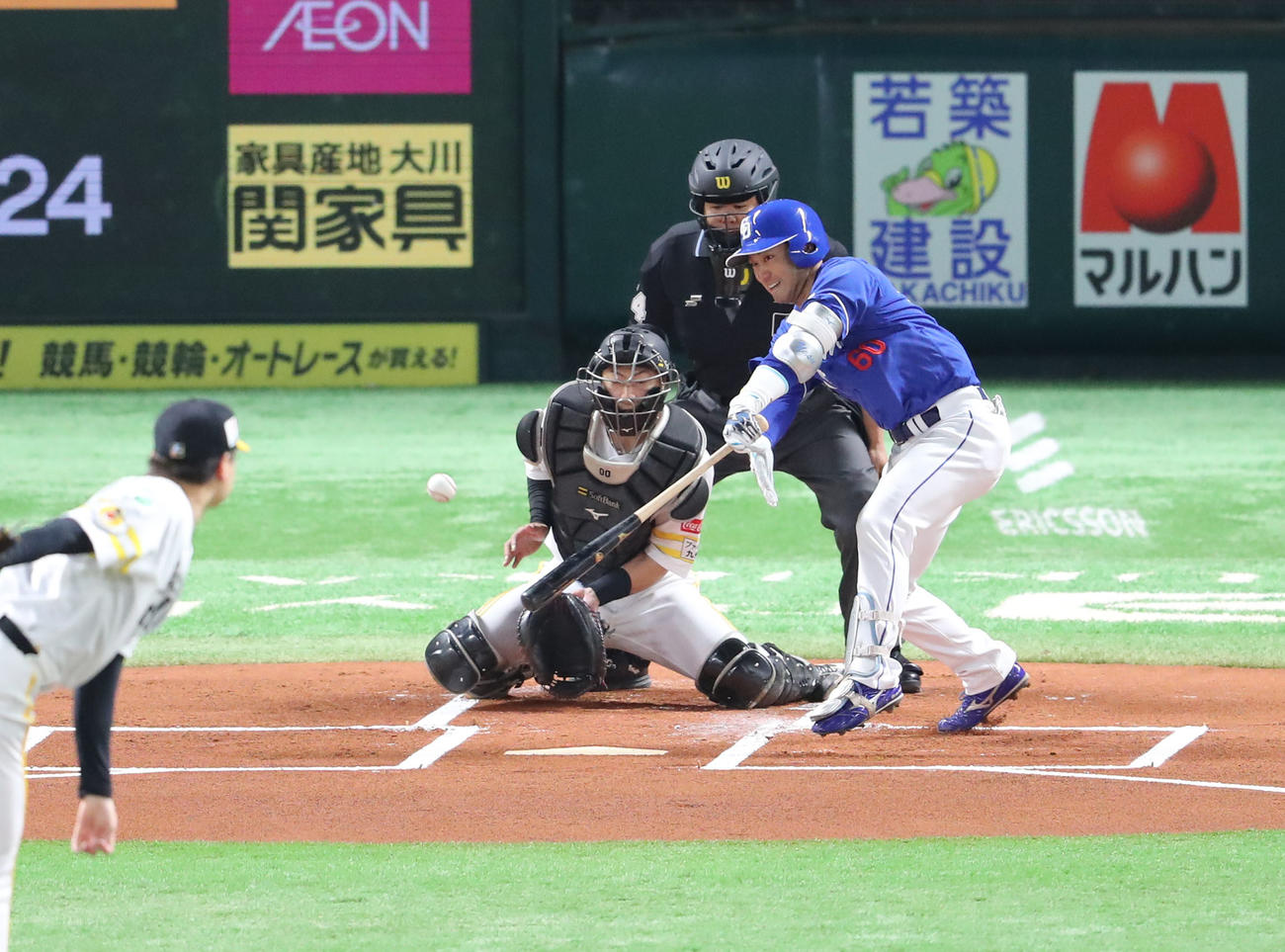 ソフトバンク対中日　1回表中日1死、山本は中前安打を放つ（撮影・梅根麻紀）