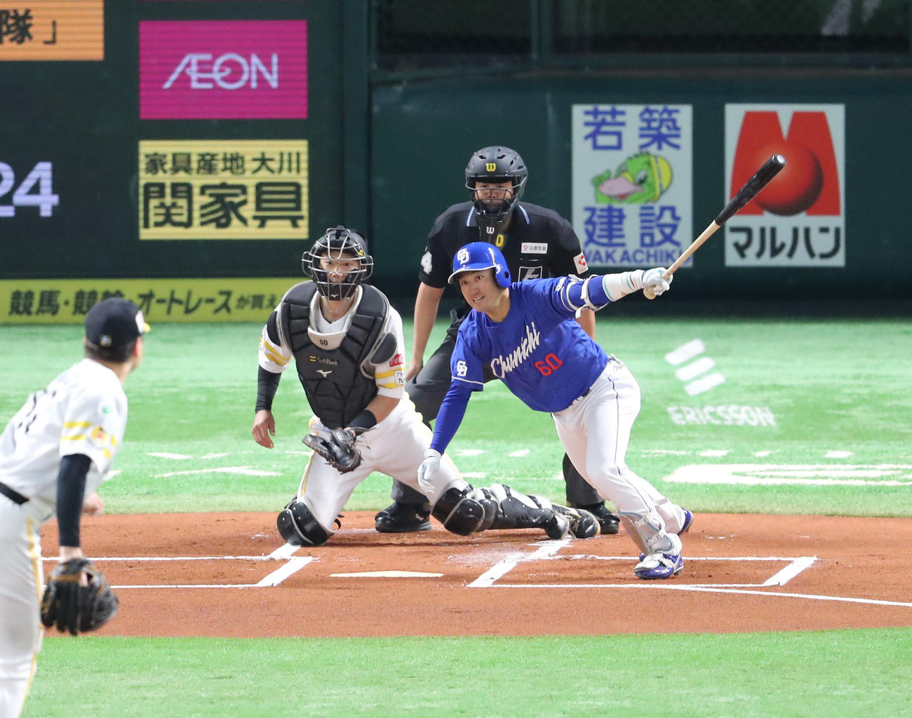 ソフトバンク対中日　1回表中日1死、山本は中前安打を放つ（撮影・梅根麻紀）