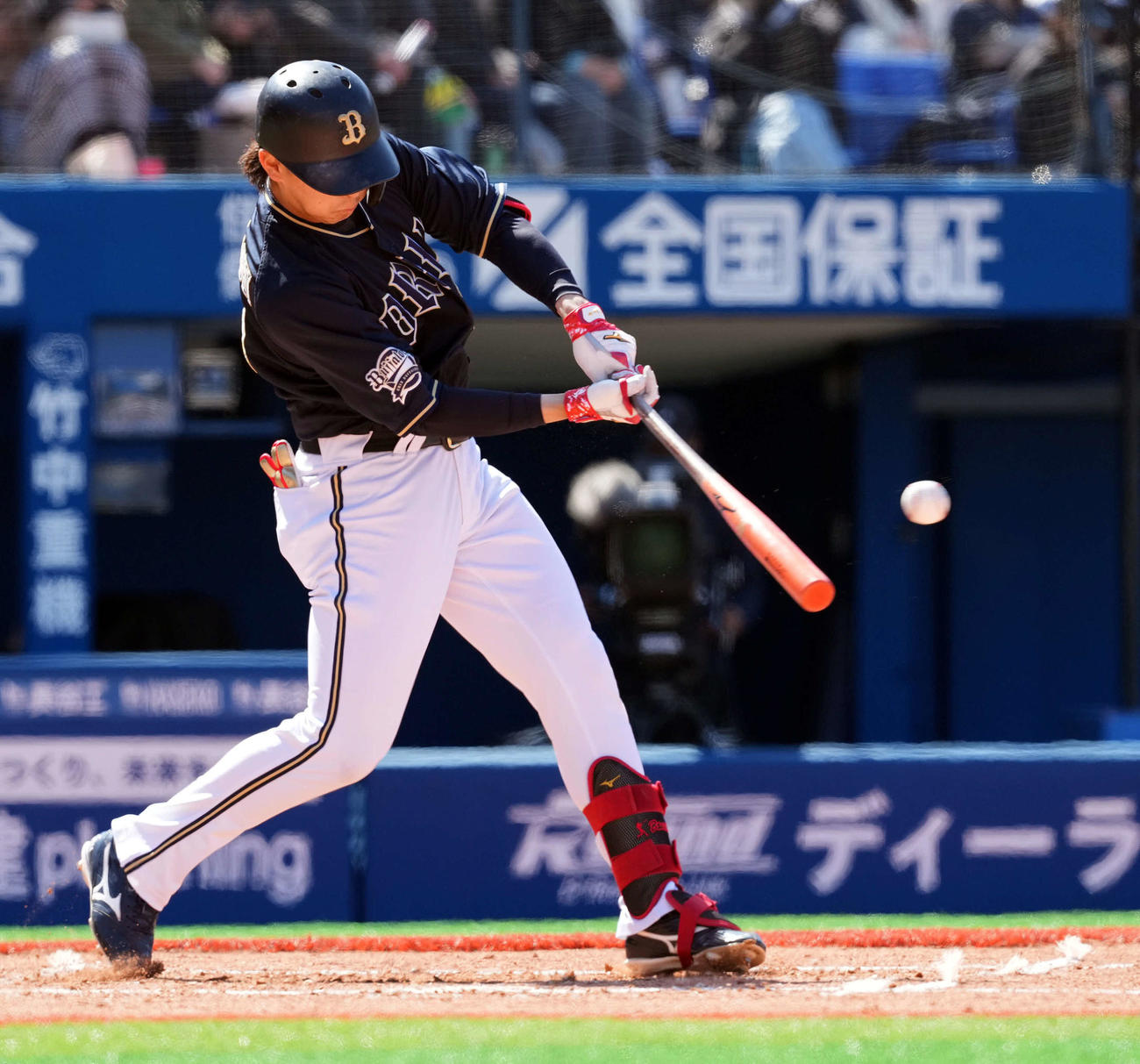 DeNA対オリックス　2回表オリックス無死一塁、左前打を放つ紅林（撮影・たえ見朱実）