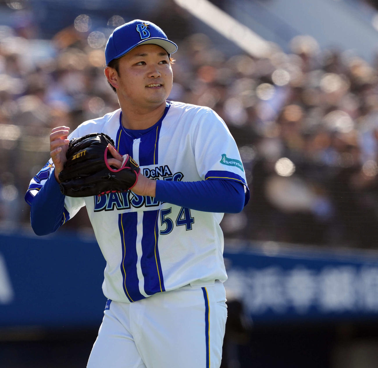 DeNA対オリックス　7回も無失点に抑え笑顔を見せるDeNA石田裕（撮影・たえ見朱実）