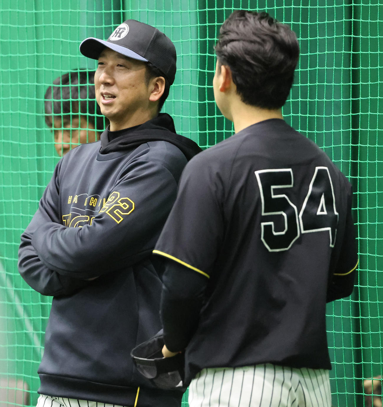 阪神藤川監督は木下と話す（撮影・西尾就之）