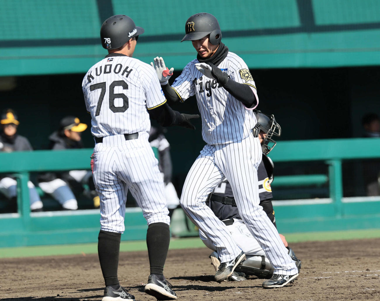 ウエスタン・リーグ　阪神対ソフトバンク5回裏無死、山田は球場1号となる左越え1号本塁打を放つ（撮影・宮崎幸一）