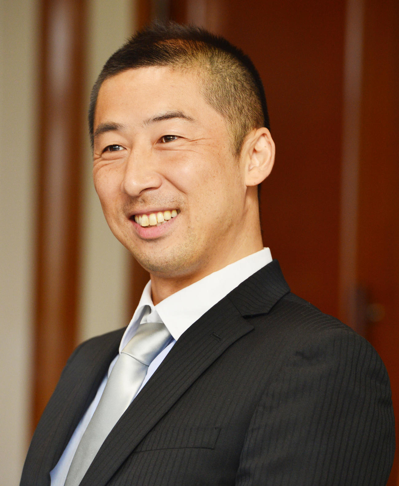 今岡真訪氏