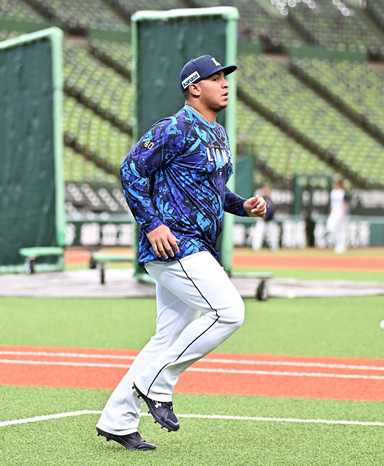 西武対DeNA　試合前練習する西武セデーニョ（撮影・滝沢徹郎）