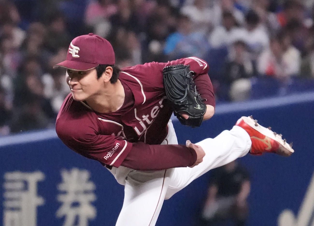 中日対楽天　5回裏、楽天2番手で登板する内（撮影・森本幸一）