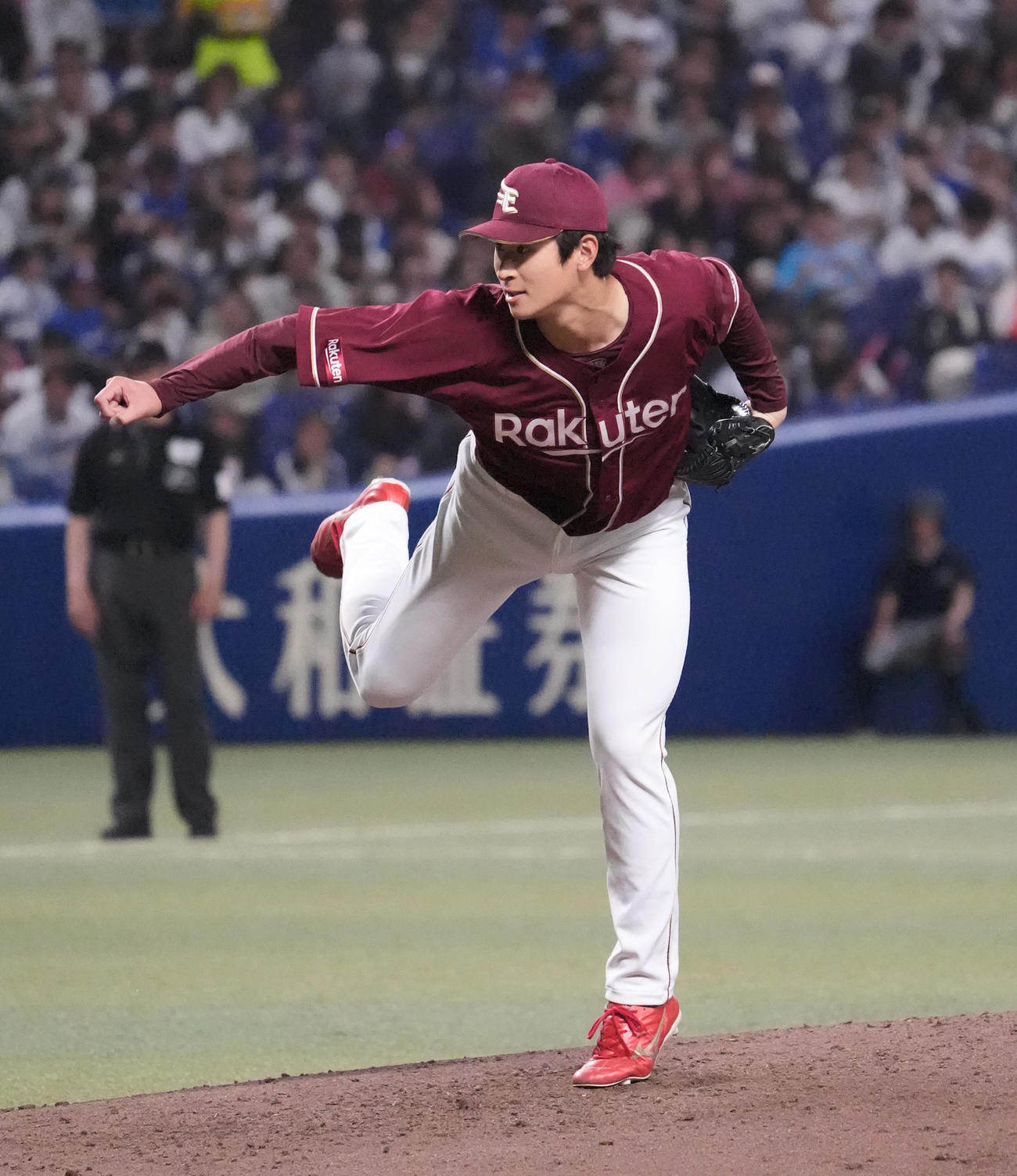中日対楽天　5回裏、楽天2番手で登板する内（撮影・森本幸一）