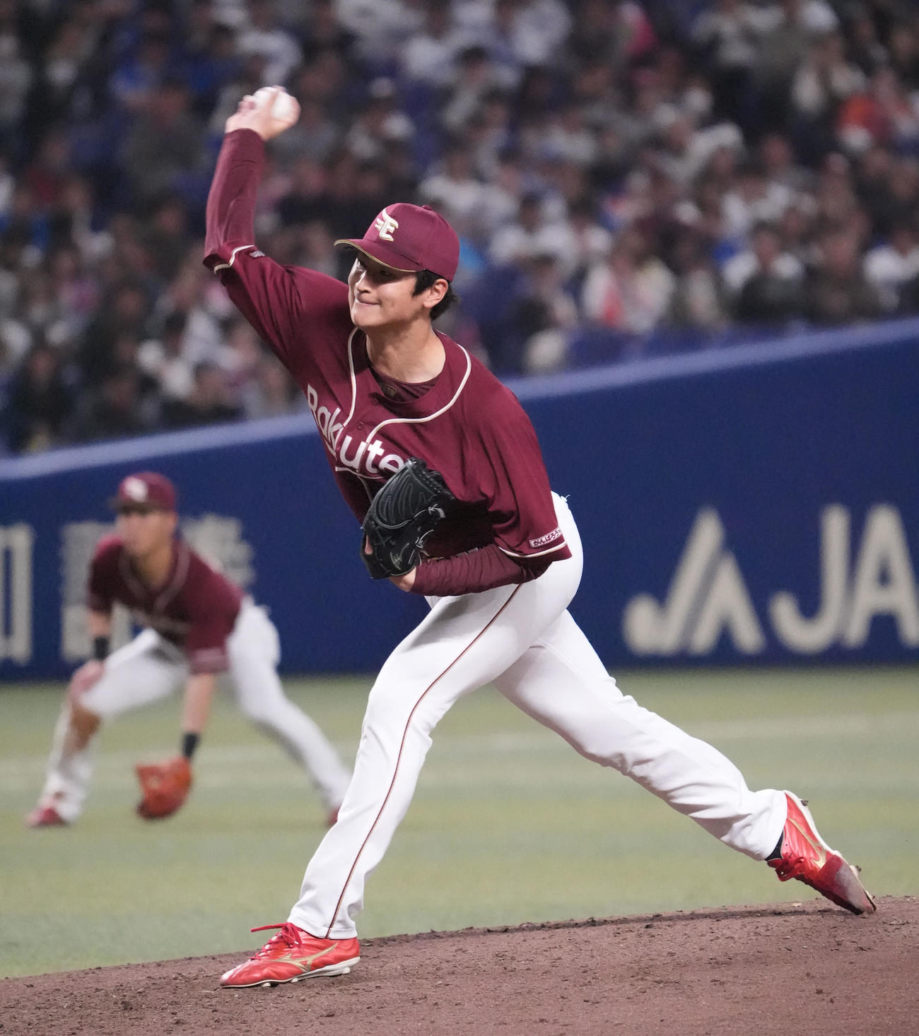 中日対楽天　5回裏、楽天2番手で登板する内（撮影・森本幸一）
