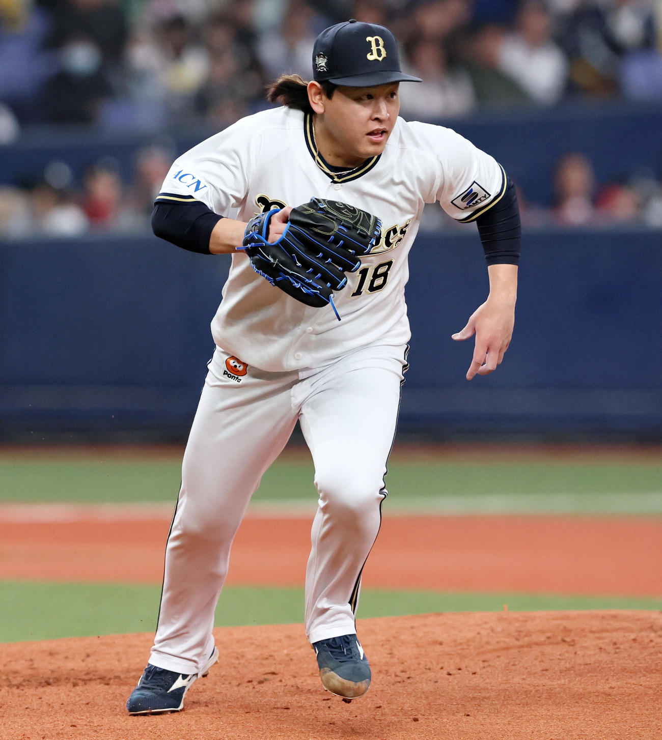 オリックス対阪神　3回表阪神1死、宮城は中野の打球でマウンドから一塁へ駆け出す（撮影・加藤哉）