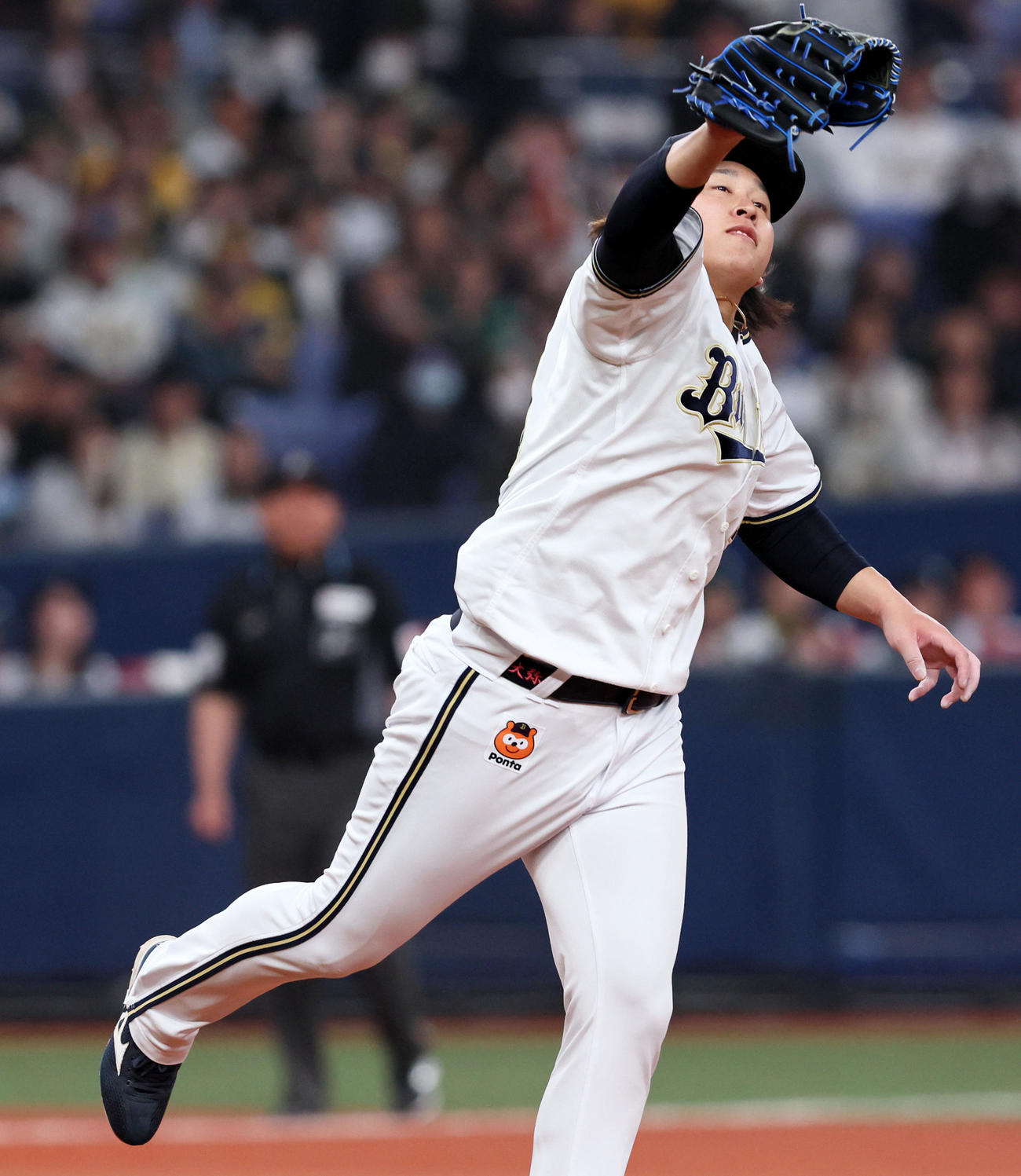 オリックス対阪神　4回表阪神2死、宮城は栄枝の打球を捕球する（撮影・加藤哉）