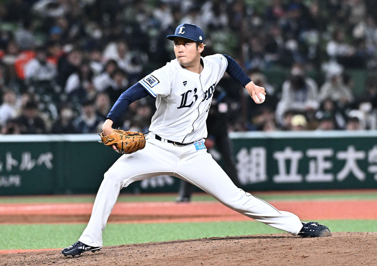 西武対DeNA　西武6番手の佐藤隼（撮影・滝沢徹郎）