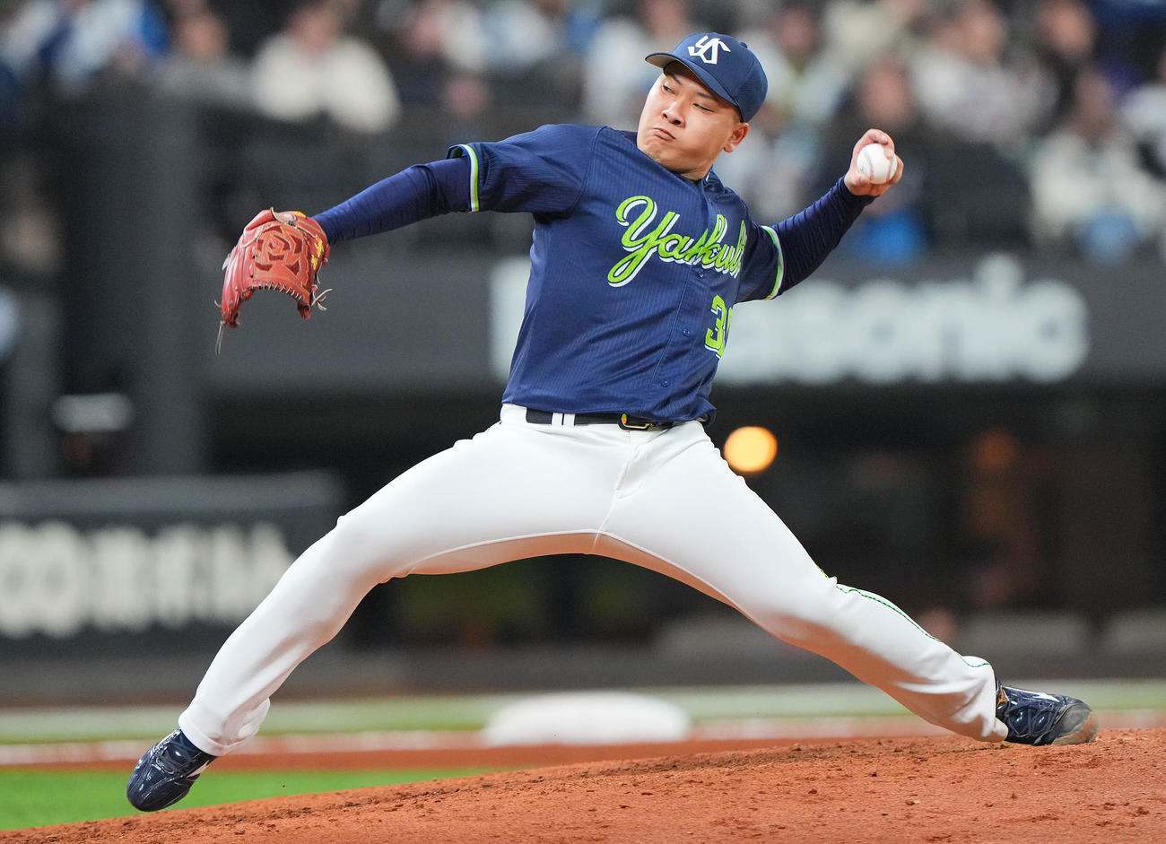 日本ハム対ヤクルト　7回裏、ヤクルト4番手で登板し力投する荘司（撮影・垰建太）