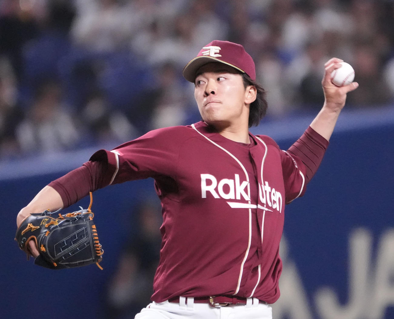 中日対楽天　4回裏、力投する楽天先発の早川（撮影・森本幸一）