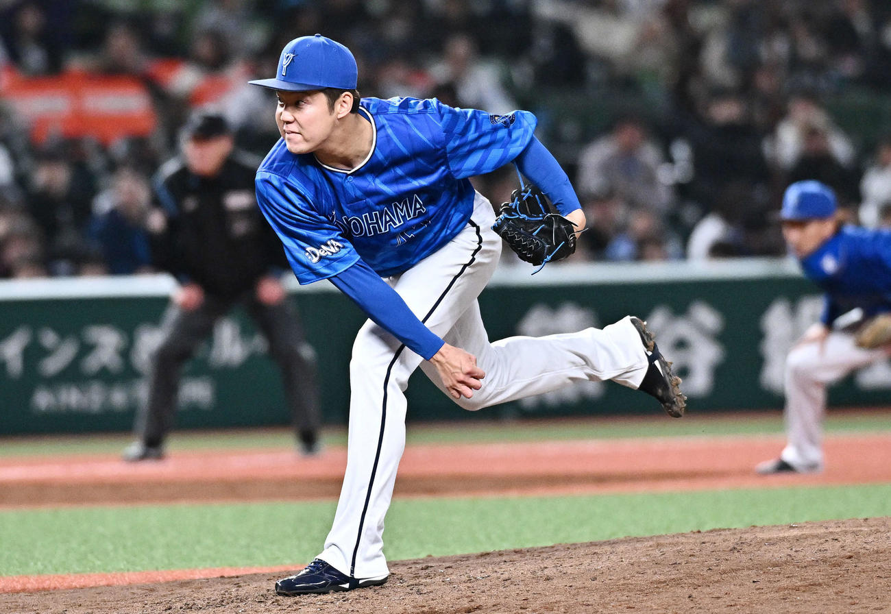 西武対DeNA 7回裏、DeNA3番手で登板する森原（撮影・滝沢徹郎）