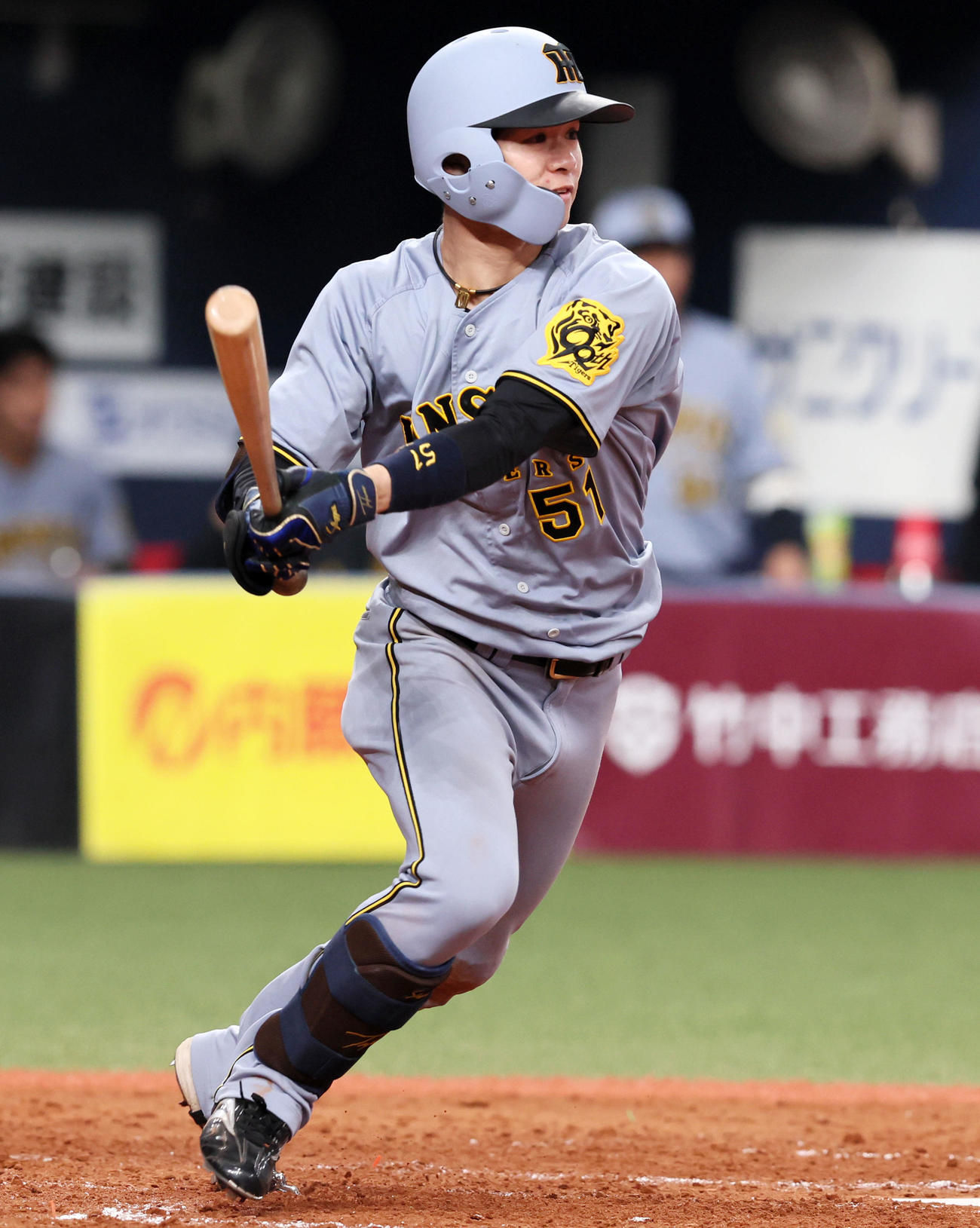 オリックス対阪神　5回表阪神2死一塁、中野は右前打を放つ（撮影・加藤哉）