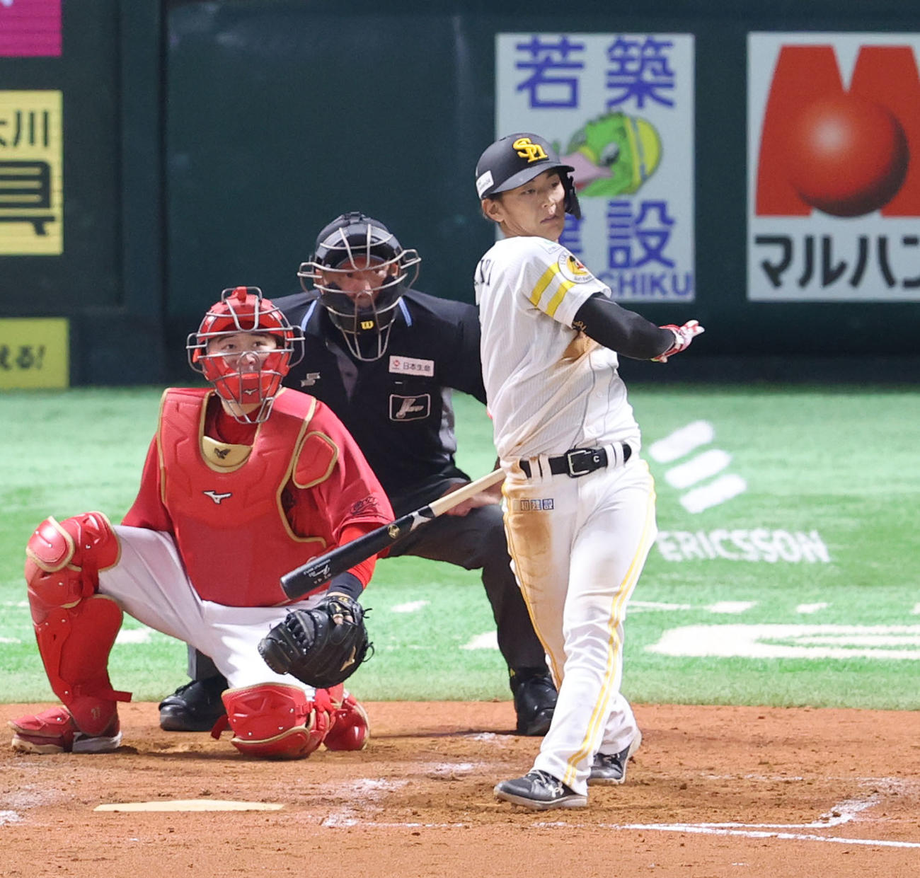 ソフトバンク対広島　4回裏ソフトバンク1死満塁、今宮は勝ち越しとなる適時二塁打を放つ（撮影・梅根麻紀）