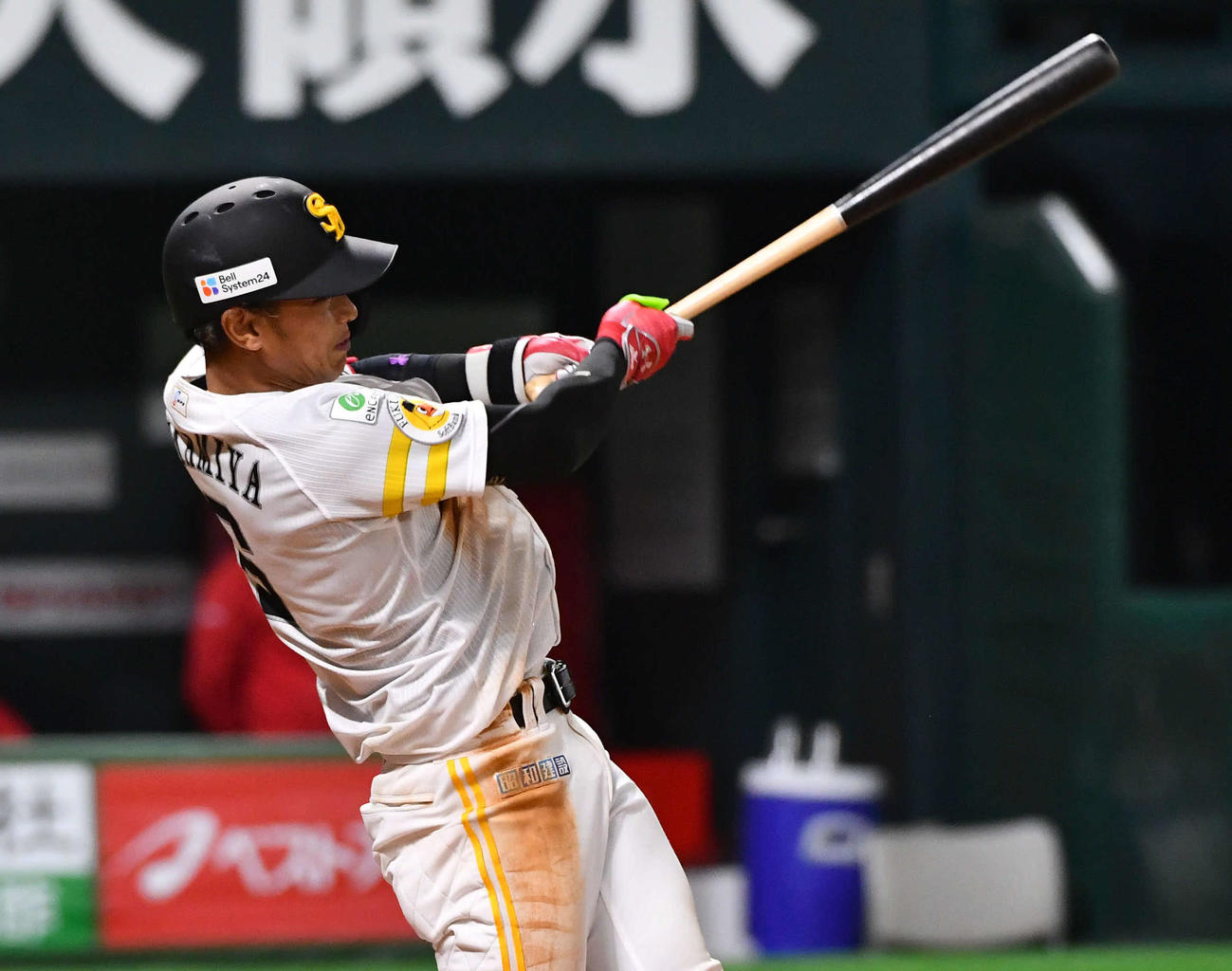 ソフトバンク対広島　4回裏ソフトバンク1死満塁、今宮は勝ち越しの2点適時左二塁打を放つ（撮影・岩下翔太）