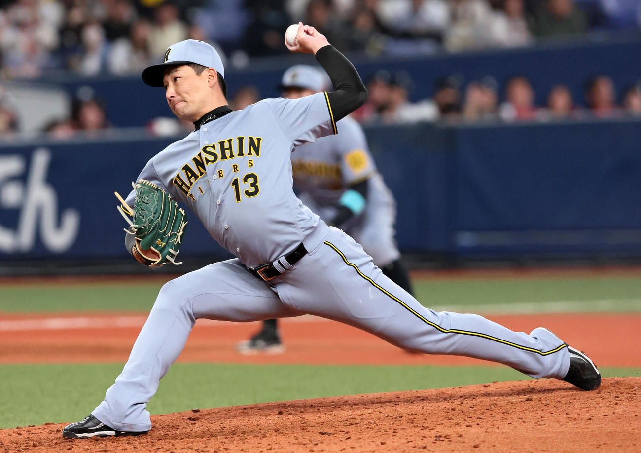 オリックス対阪神　8回裏に登板する岩崎（撮影・加藤哉）