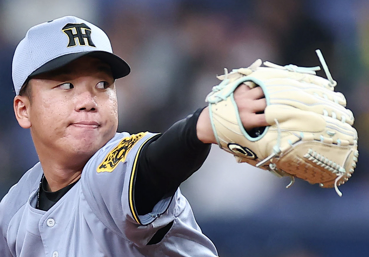 オリックス対阪神　力投する阪神先発の村上（撮影・前田充）