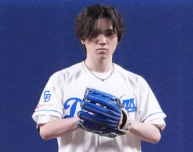 中日対楽天　試合前、始球式を行うプロフィギュアスケーターの宇野昌磨さん（撮影・森本幸一）