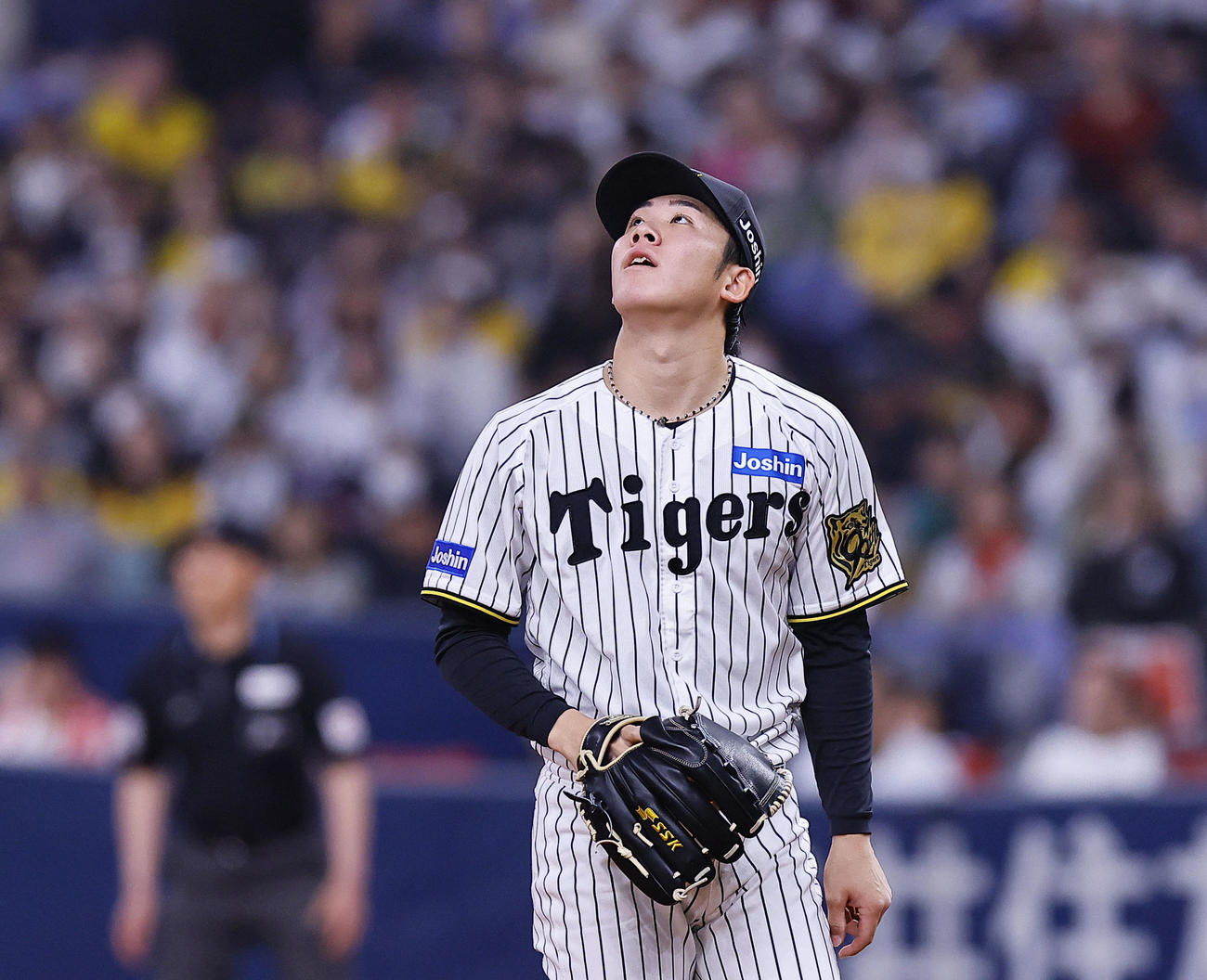 オリックス対阪神　4回表オリックス1死、頓宮に左越え本塁打を浴びる富田（撮影・藤尾明華）