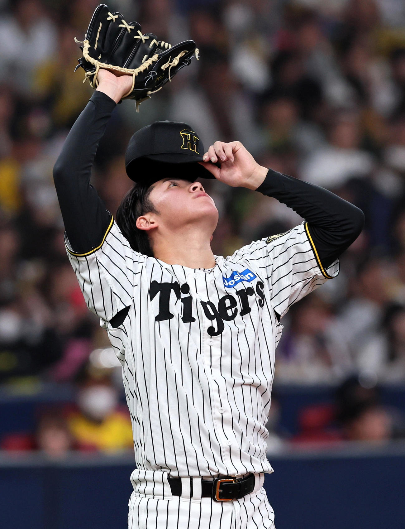 阪神対オリックス　4回表、西野に右犠飛を打たれ勝ち越しを許した阪神先発富田（撮影・加藤哉）