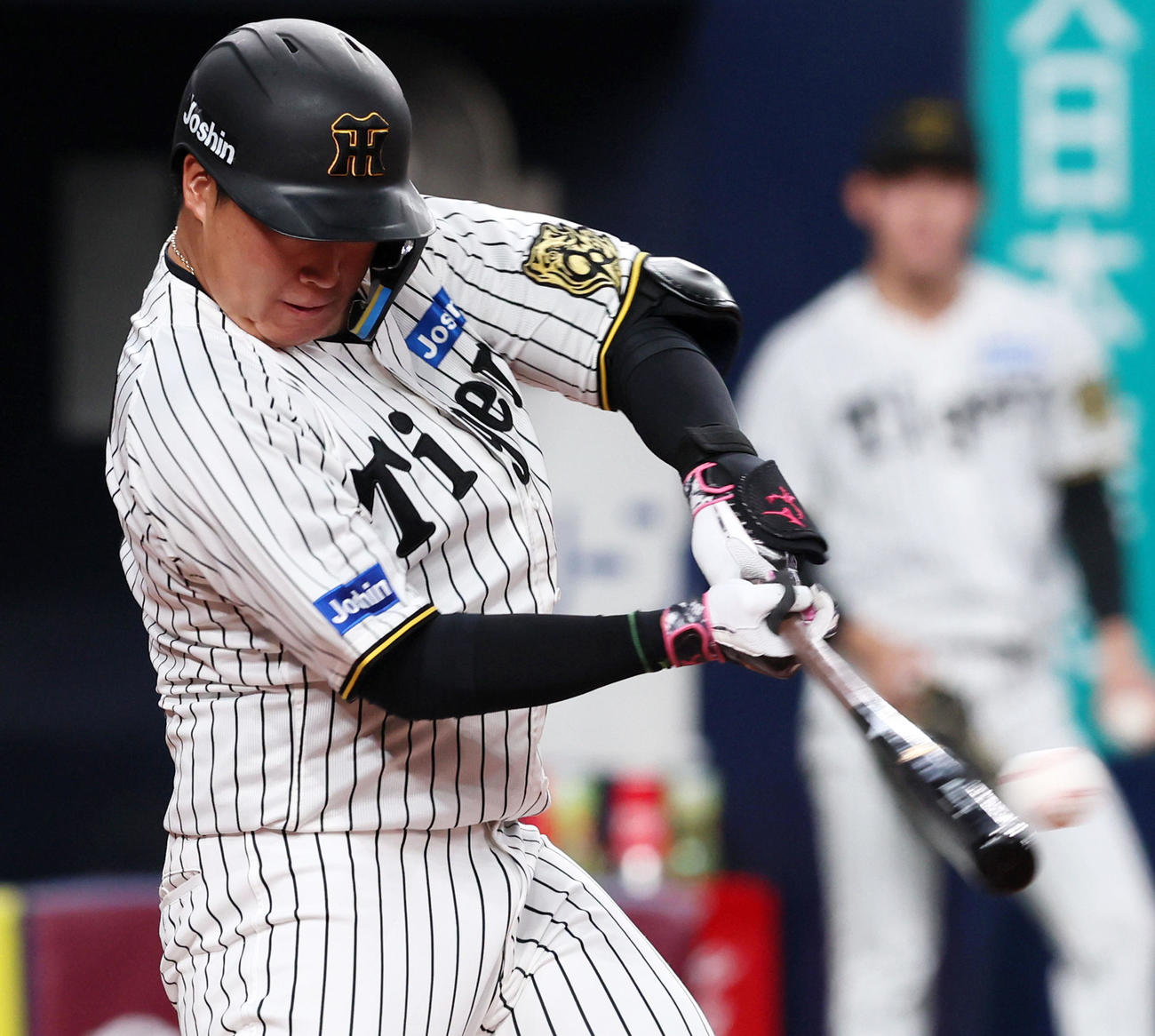 阪神対オリックス　1回裏阪神2死二、三塁、大山は左越え適時2点二塁打を放つ（撮影・加藤哉）