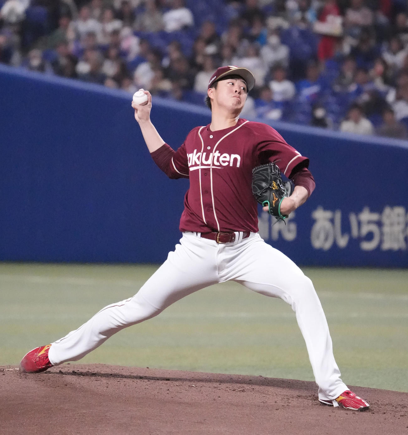 中日対楽天　1回裏、登板する楽天先発の松井（撮影・森本幸一）
