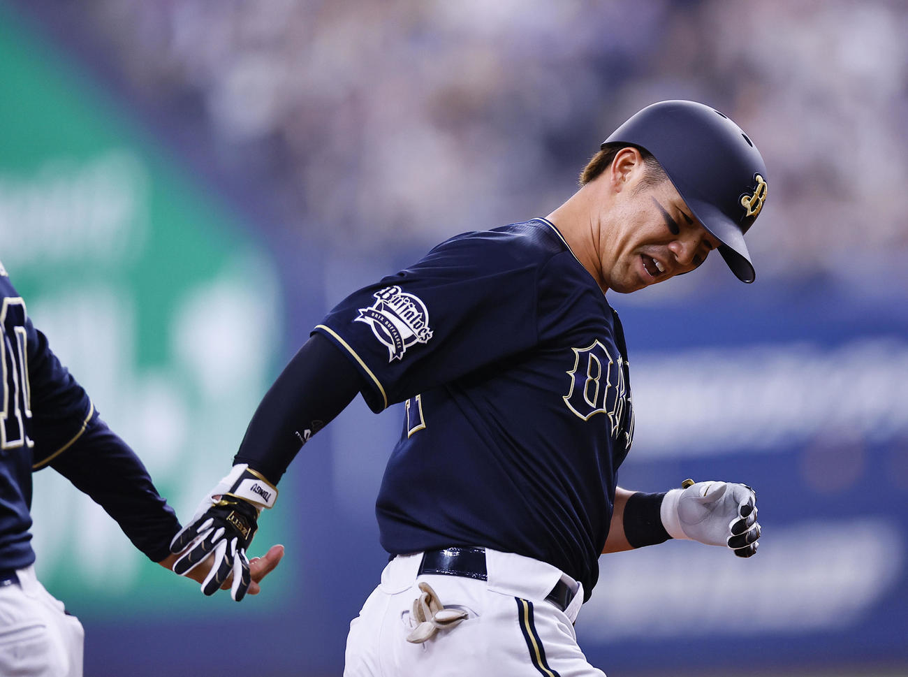 オリックス対阪神　4回表オリックス1死、左越え本塁打を放ち三塁を回る頓宮（撮影・藤尾明華）