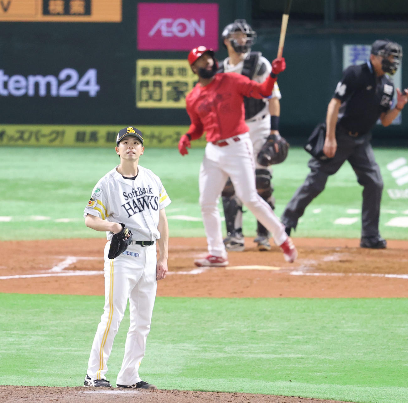 ソフトバンク対広島　4回表広島2死一塁、ファビアンに左越え先制2点本塁打を浴びた大関（撮影・梅根麻紀）