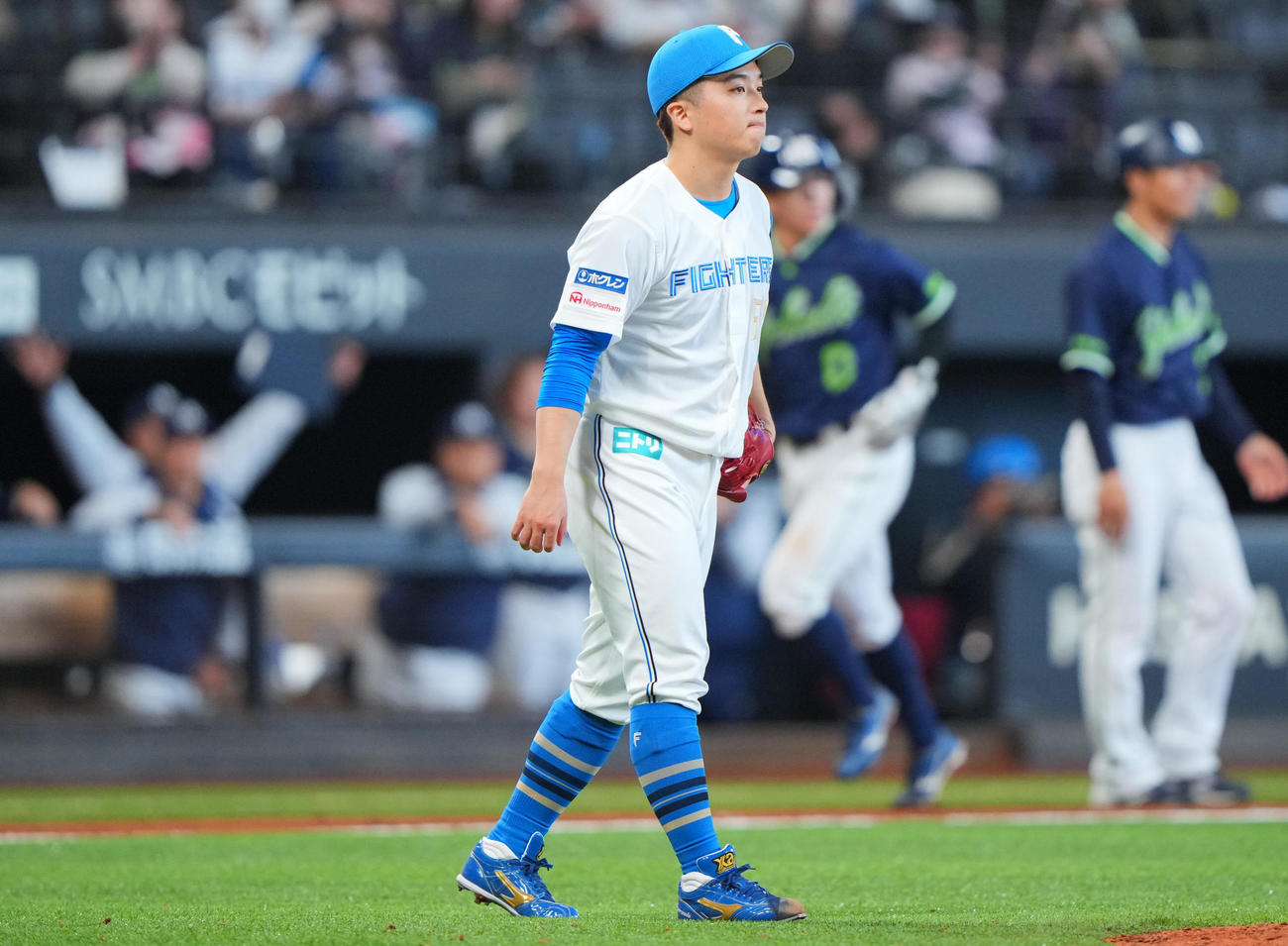 日本ハム対ヤクルト　8回表ヤクルト1死二塁、武岡に右越え2点本塁打を浴びる山本（撮影・垰建太）