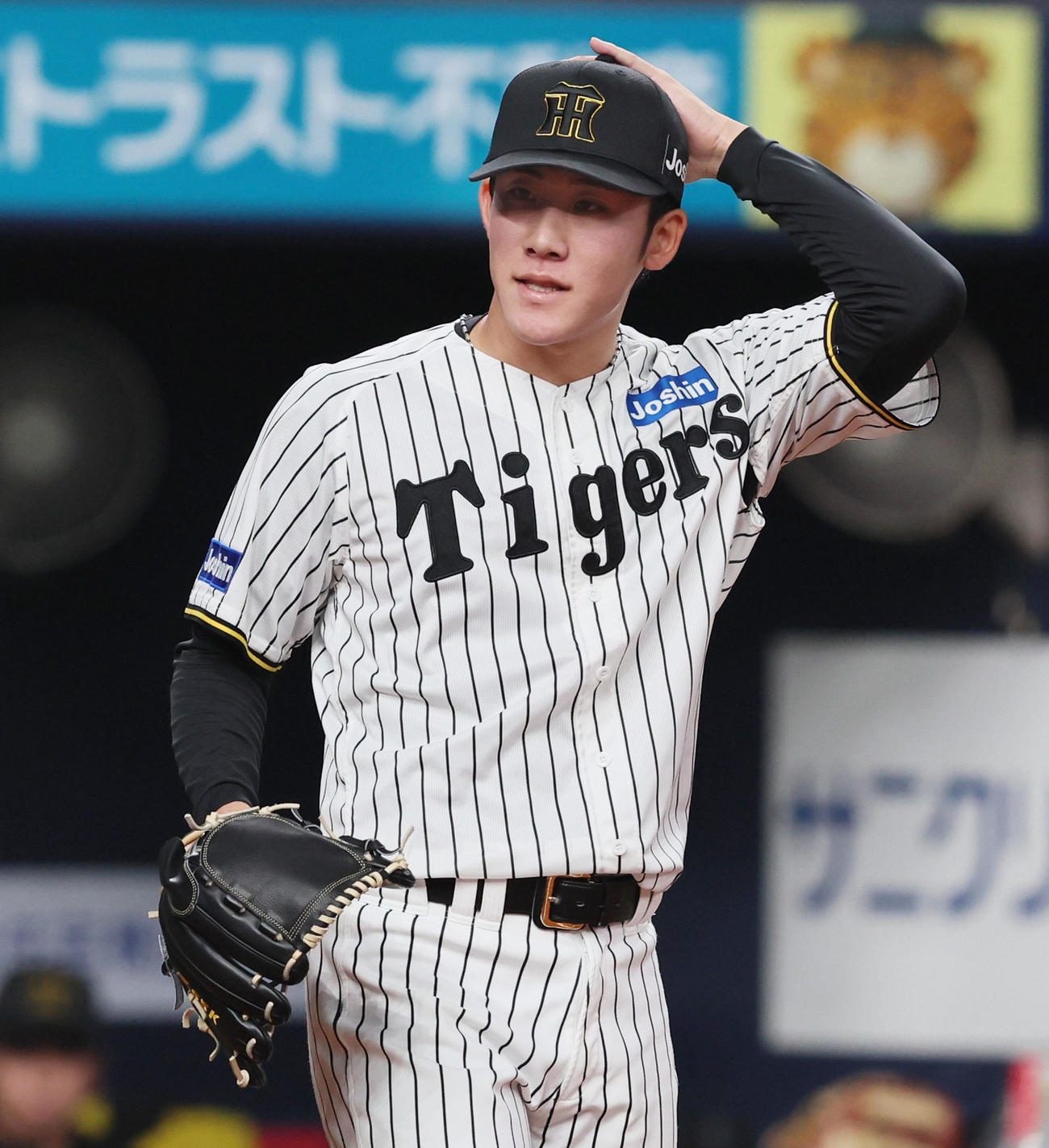 阪神対オリックス　3回表オリックス1死一、三塁、富田は西野に右犠飛を許し失点（撮影・加藤哉）