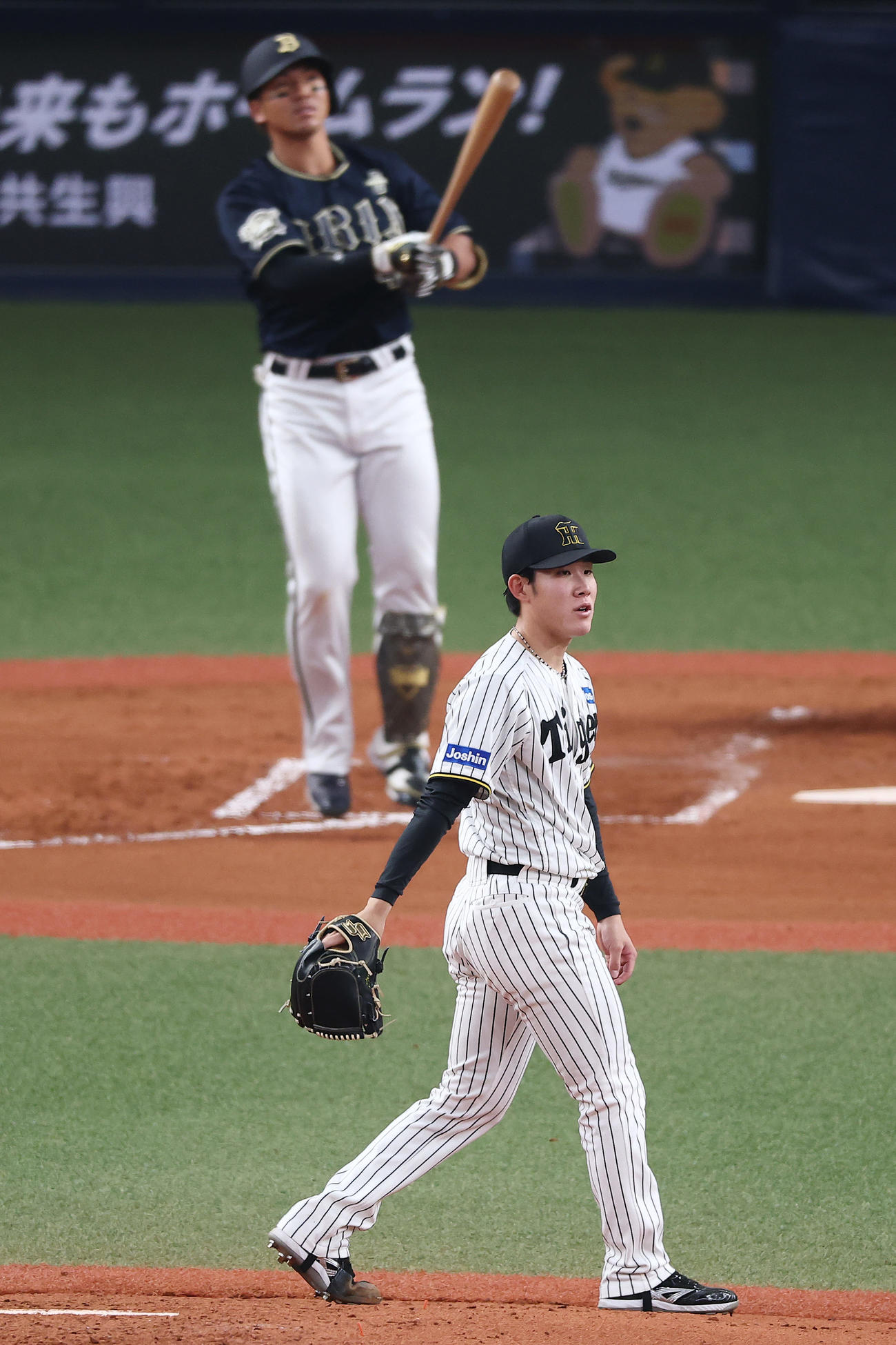 阪神対オリックス　4回表オリックス1死、頓宮に勝ち越し本塁打を浴びる富田（撮影・前田充）