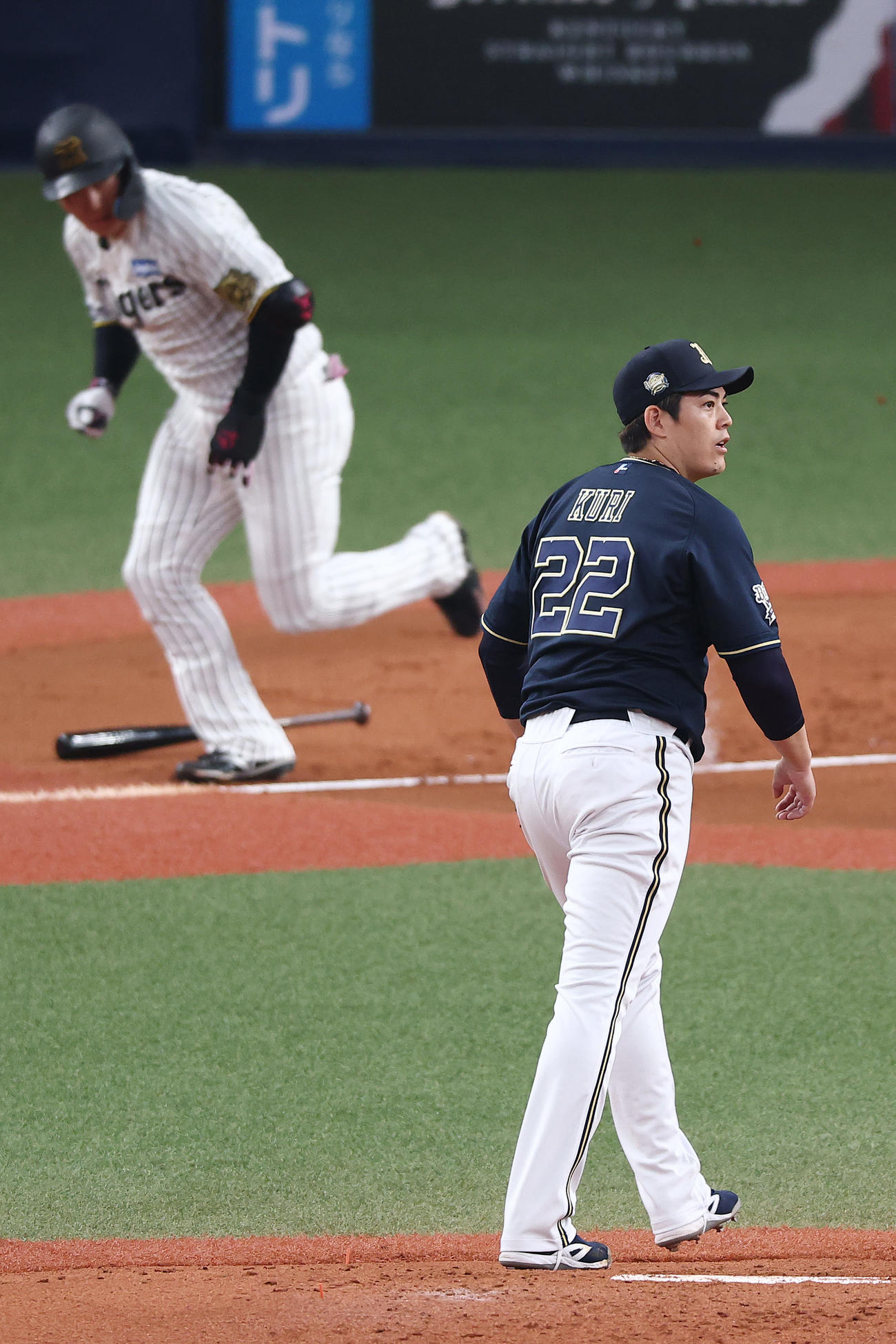 阪神対オリックス　1回裏阪神2死二、三塁、大山に逆転2点適時二塁打を浴びる九里（撮影・前田充）