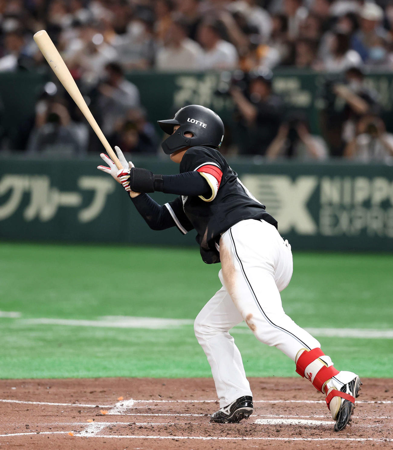 巨人対ロッテ　5回表ロッテ2死一、三塁、西川は中越え適時二塁打を放つ（撮影・鈴木正人）　