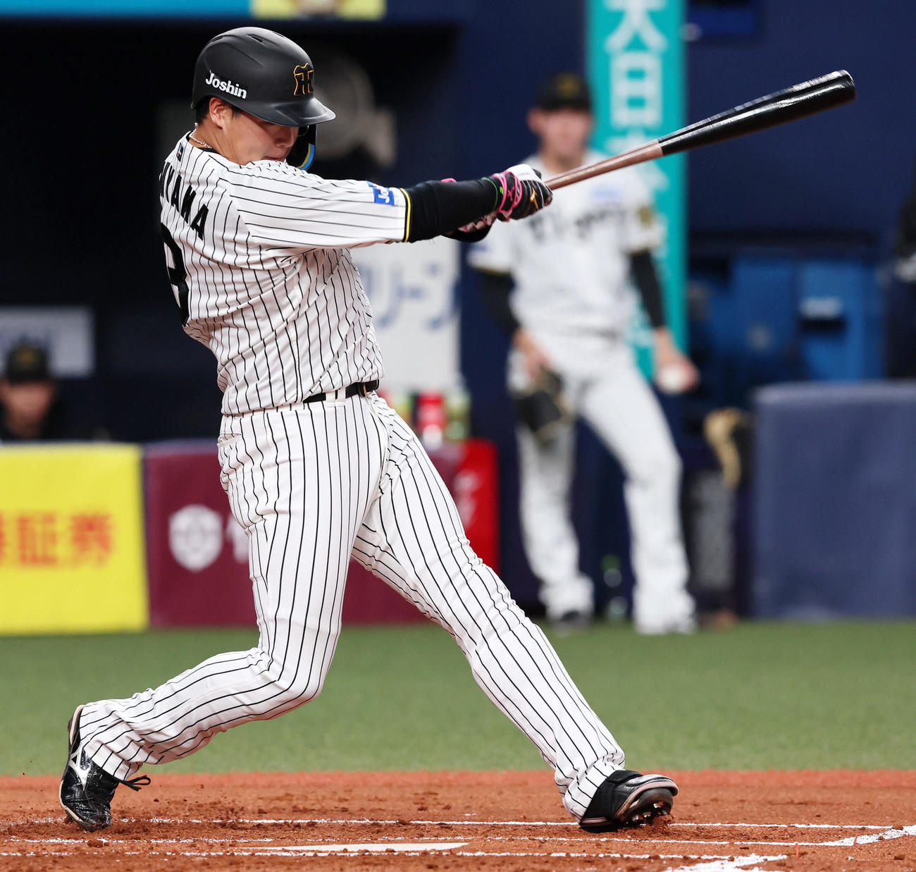 阪神対オリックス　1回裏阪神2死二、三塁、大山は左越え適時2点二塁打を放つ（撮影・加藤哉）