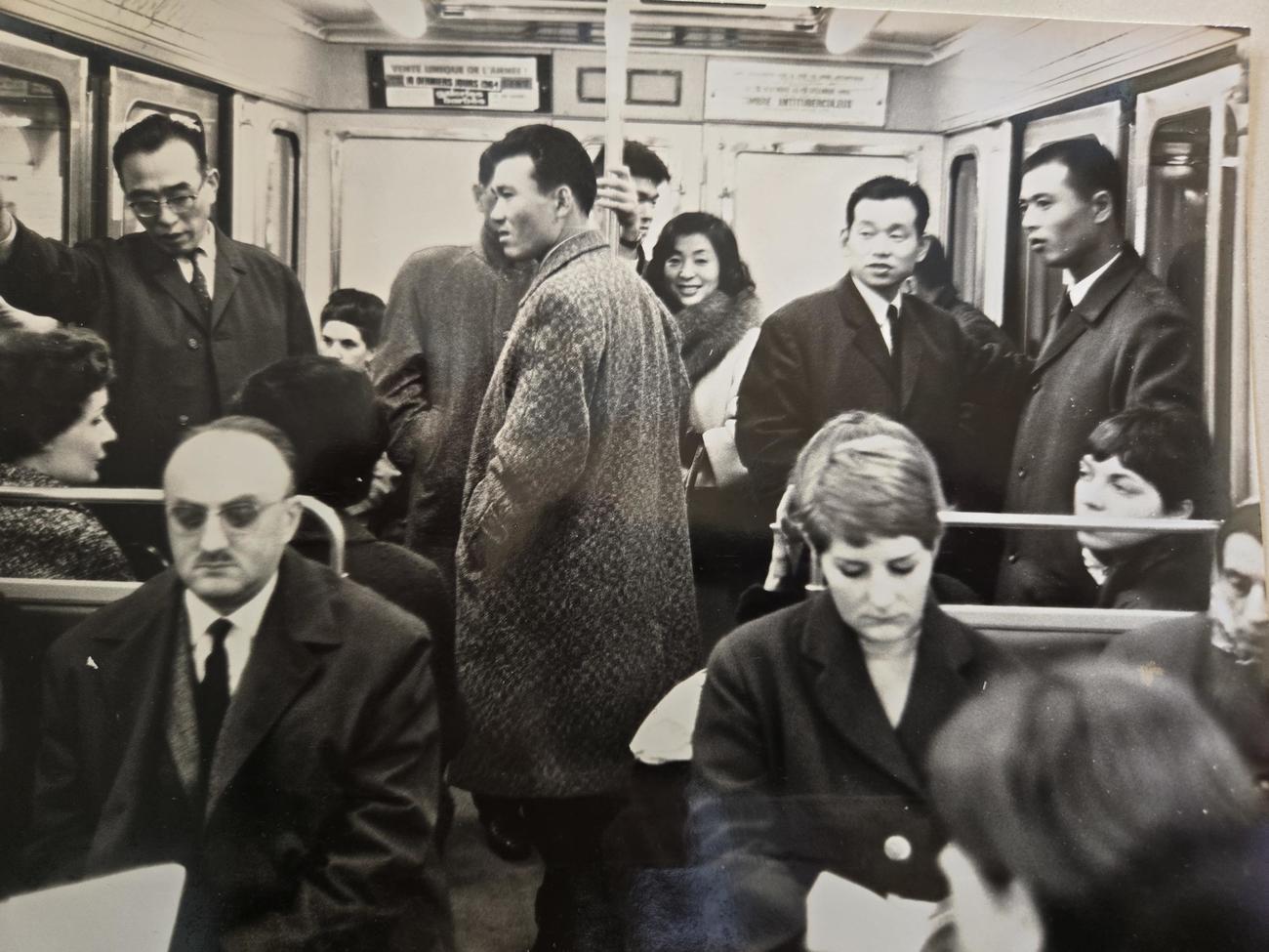 1964年に欧州旅行をした際の王貞治氏と吉田義男氏（右端から）。中央は広瀬叔功氏（家族提供）