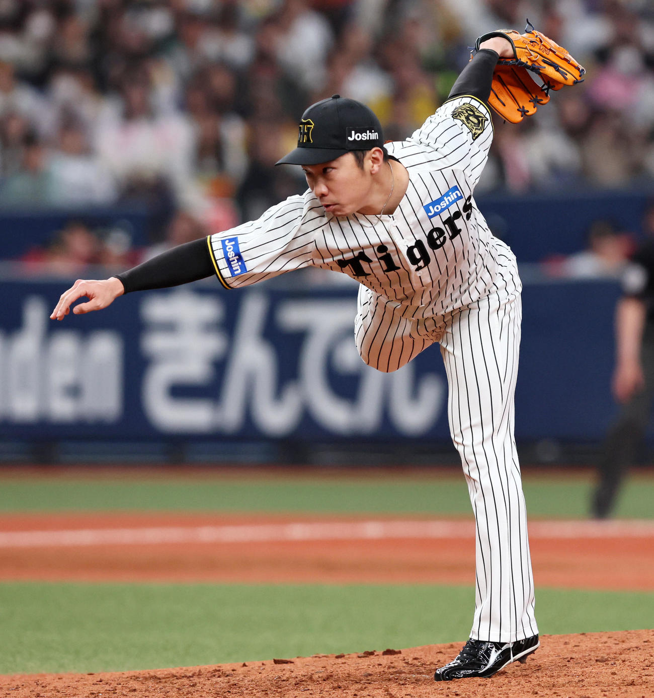 阪神対オリックス　9回表、阪神6番手で登板する石井（撮影・加藤哉）