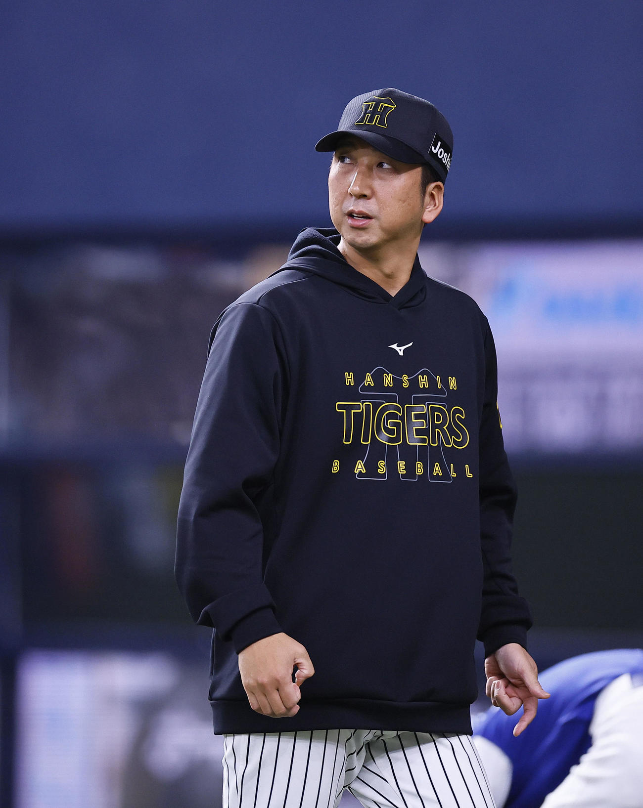 オリックス対阪神　8回、交代を告げベンチに戻る阪神藤川監督（撮影・藤尾明華）