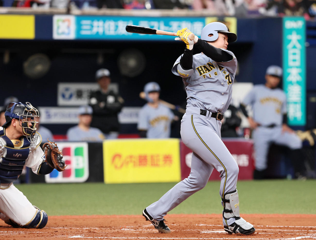 オリックス対阪神　2回表阪神2死一、二塁、打席の門別は空振りし2ストライクだが…（撮影・加藤哉）