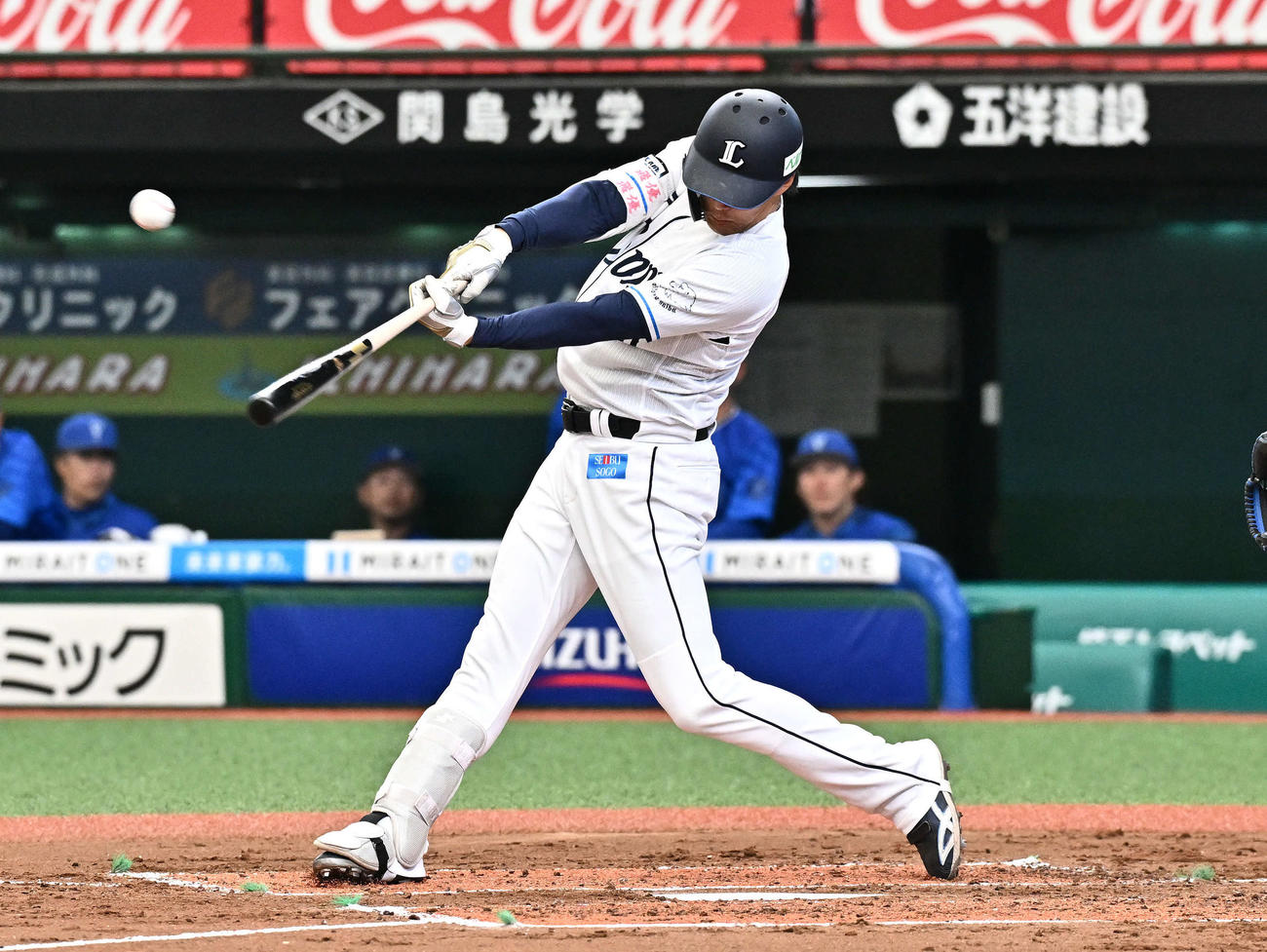 西武対DeNA 2回裏西武1死一、三塁、元山は先制適時打を放つ（撮影・滝沢徹郎）