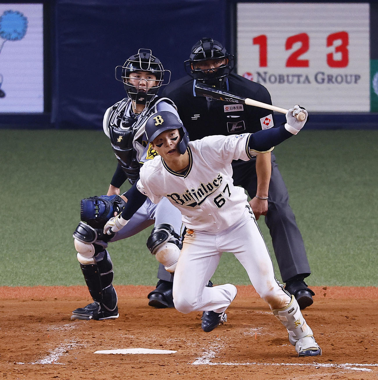 オリックス対阪神　5回裏オリックス1死一塁、中川は左前安打を放つ（撮影・藤尾明華）