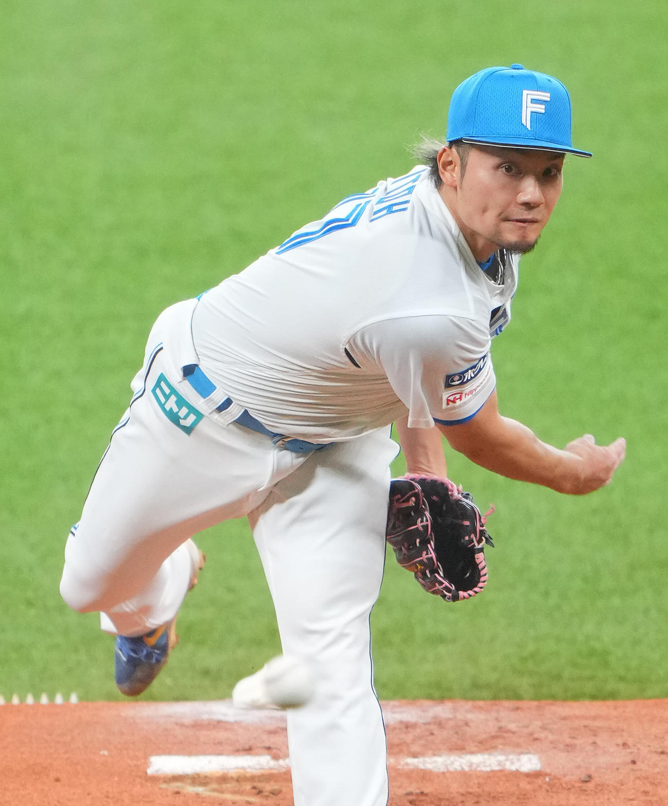 日本ハム対ヤクルト　力投する日本ハム先発の伊藤（撮影・垰建太）