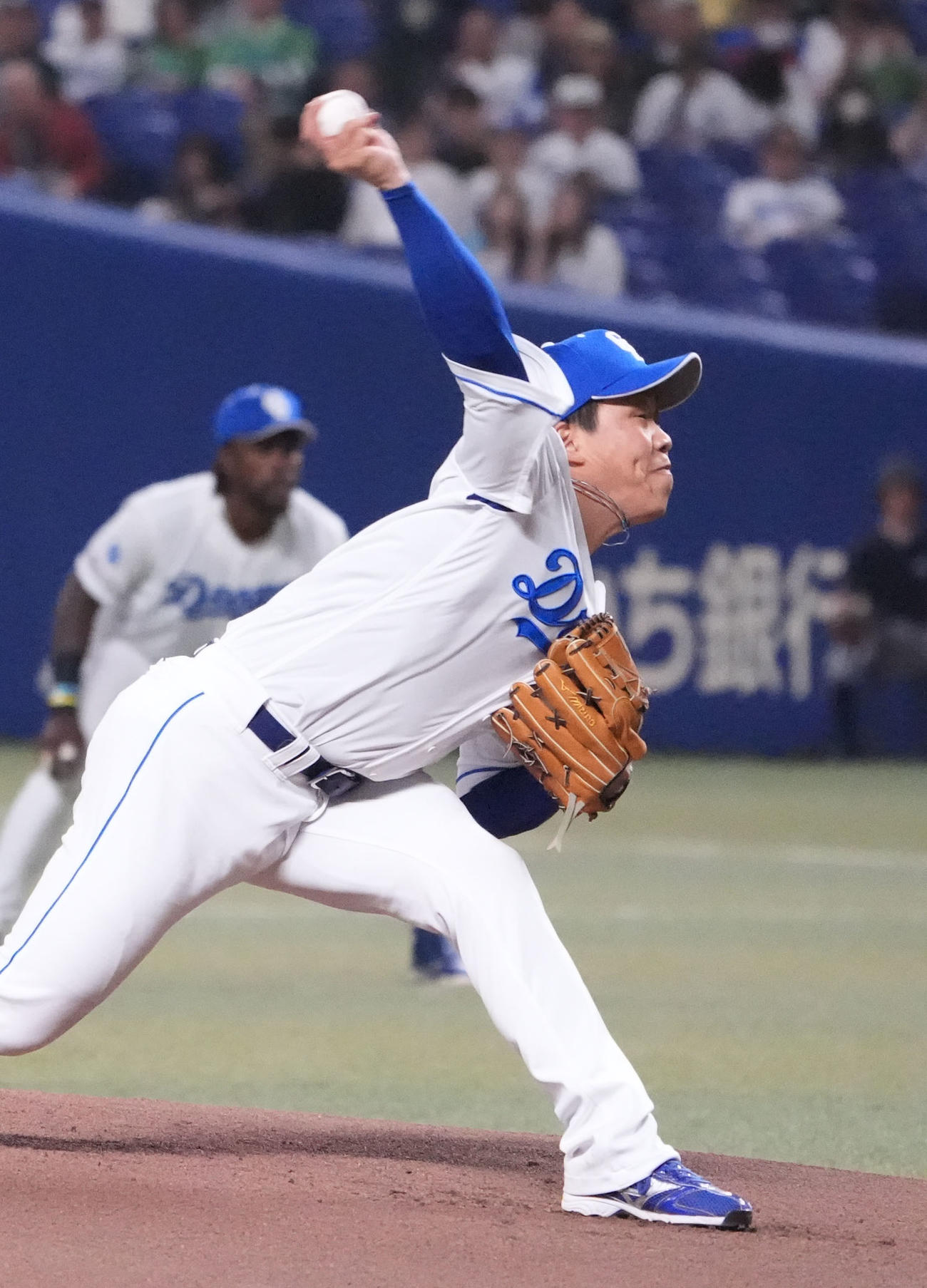 中日対楽天　1回表、登板する中日先発の柳（撮影・森本幸一）