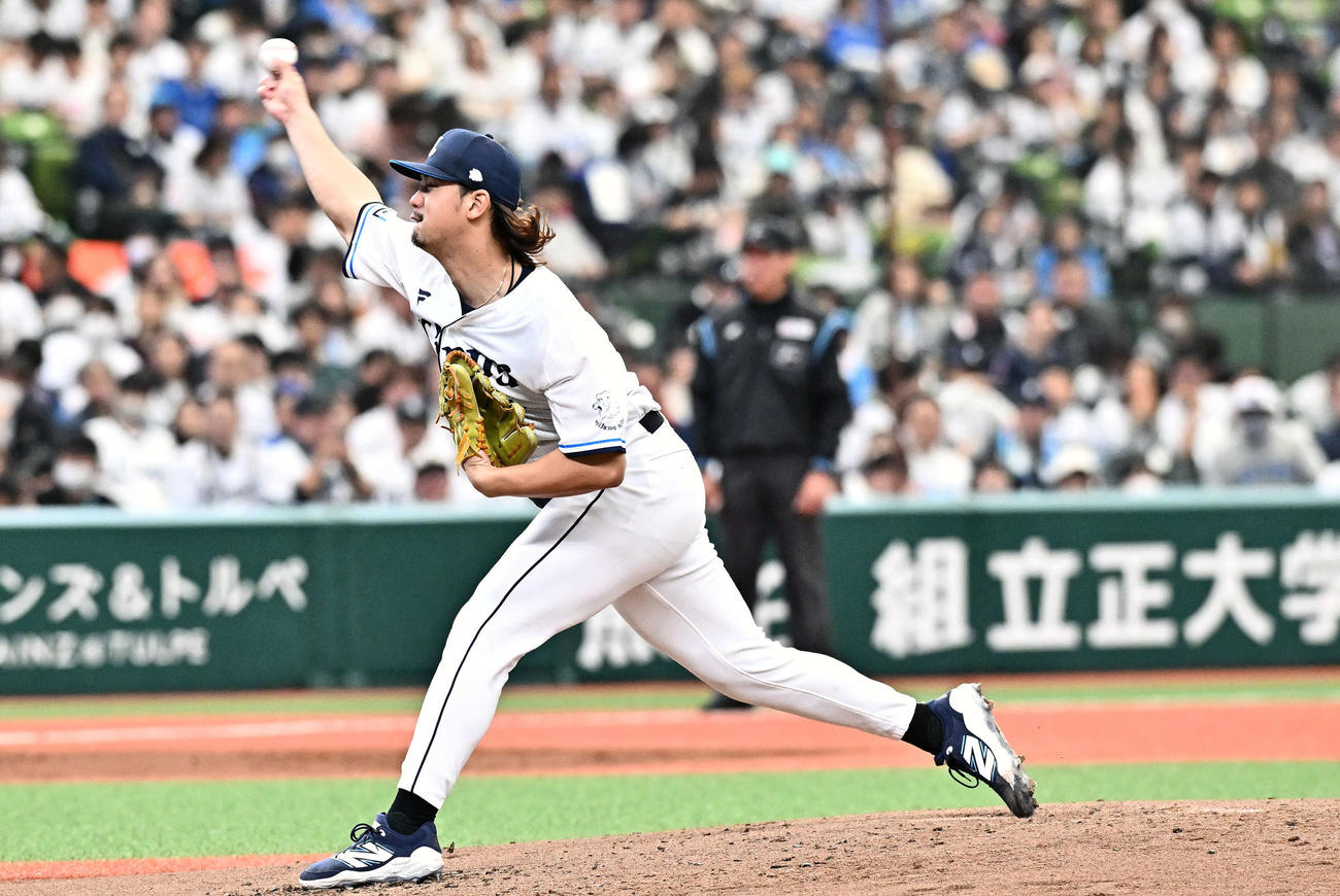 西武対DeNA　西武先発の高橋（撮影・滝沢徹郎）