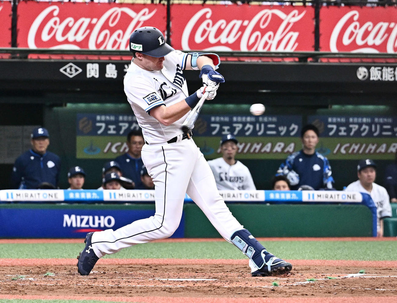 西武対DeNA 3回裏西武2死一塁、ネビンは左翼に適時二塁打を放つ（撮影・滝沢徹郎）