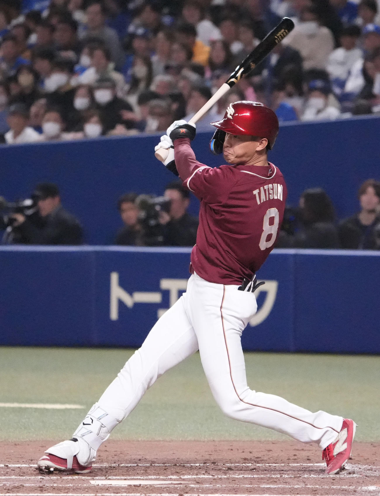 中日対楽天　4回表楽天2死、左二塁打を放つ辰己（撮影・森本幸一）