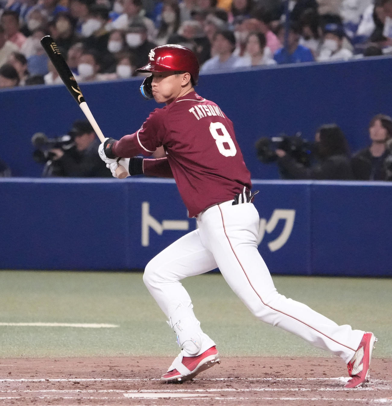 中日対楽天　4回表楽天2死、左二塁打を放つ辰己（撮影・森本幸一）